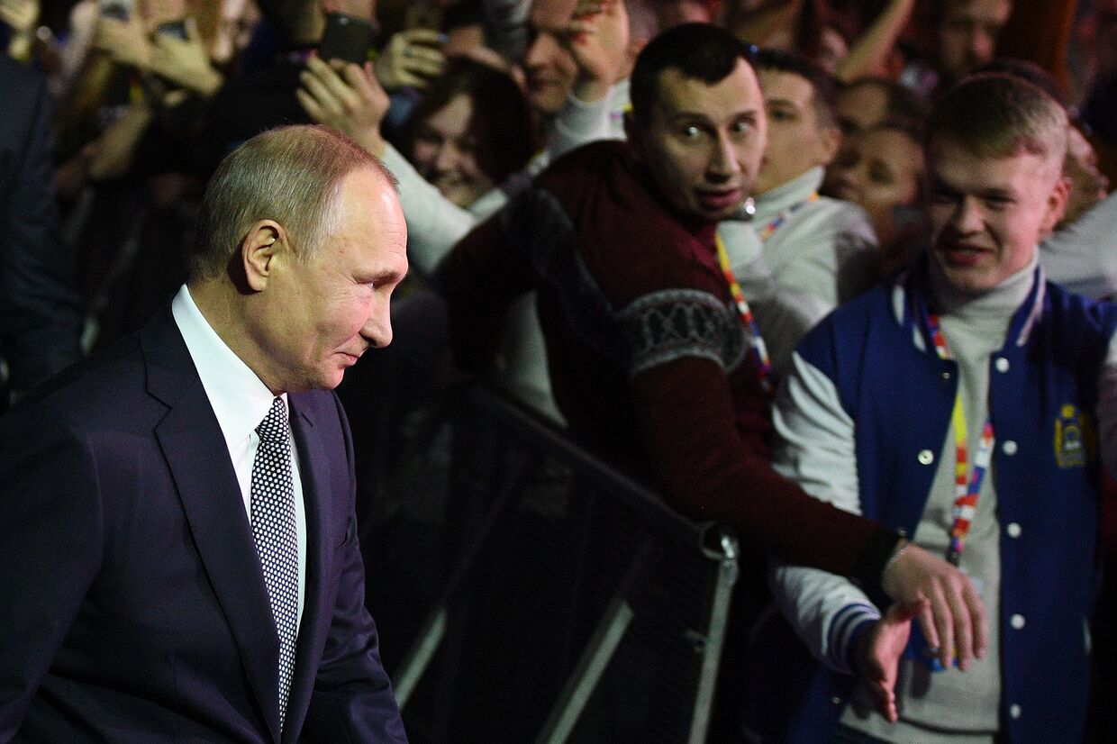 Президент РФ Владимир Путин на Всероссийском форуме студенческих клубов Вместе вперёд! в Казани