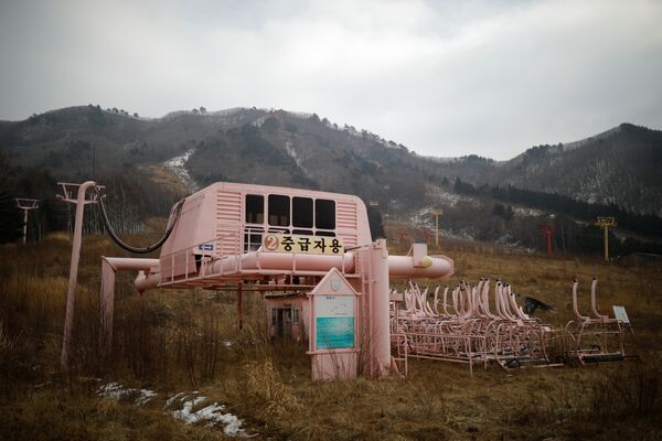 Лыжный курорт, приходящий в упадок в преддверии Олимпийских игр в Южной Корее