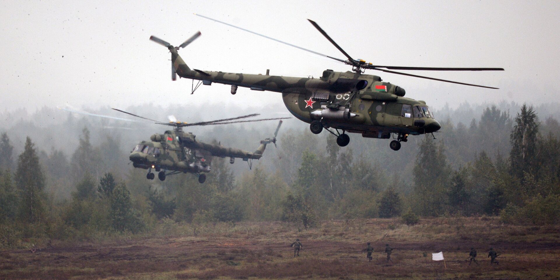 Вертолеты Ми-8 во время совместных стратегических учений вооруженных сил Республики Белоруссия и Российской Федерации Запад-2017. 20 сентября 2017 - ИноСМИ, 1920, 03.08.2023