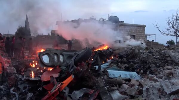 Обломки сбитого боевиками российского самолета Су-25 близ Идлиба в Сирии. Фото из социальных сетей Обломки сбитого боевиками российского самолета Су-25 близ Идлиба в Сирии. Фото из социальных сетей