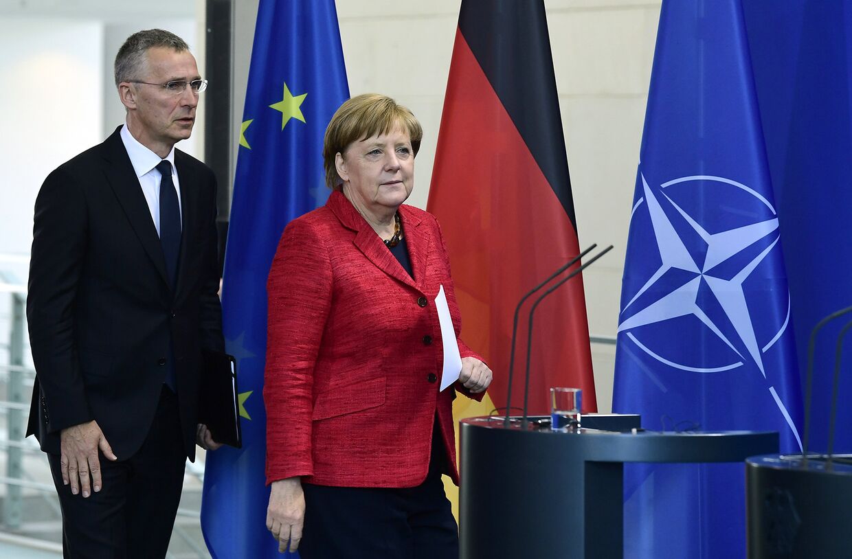 Генеральный секретарь НАТО Йенс Столтенберг и канцлер Германии Ангела Меркель