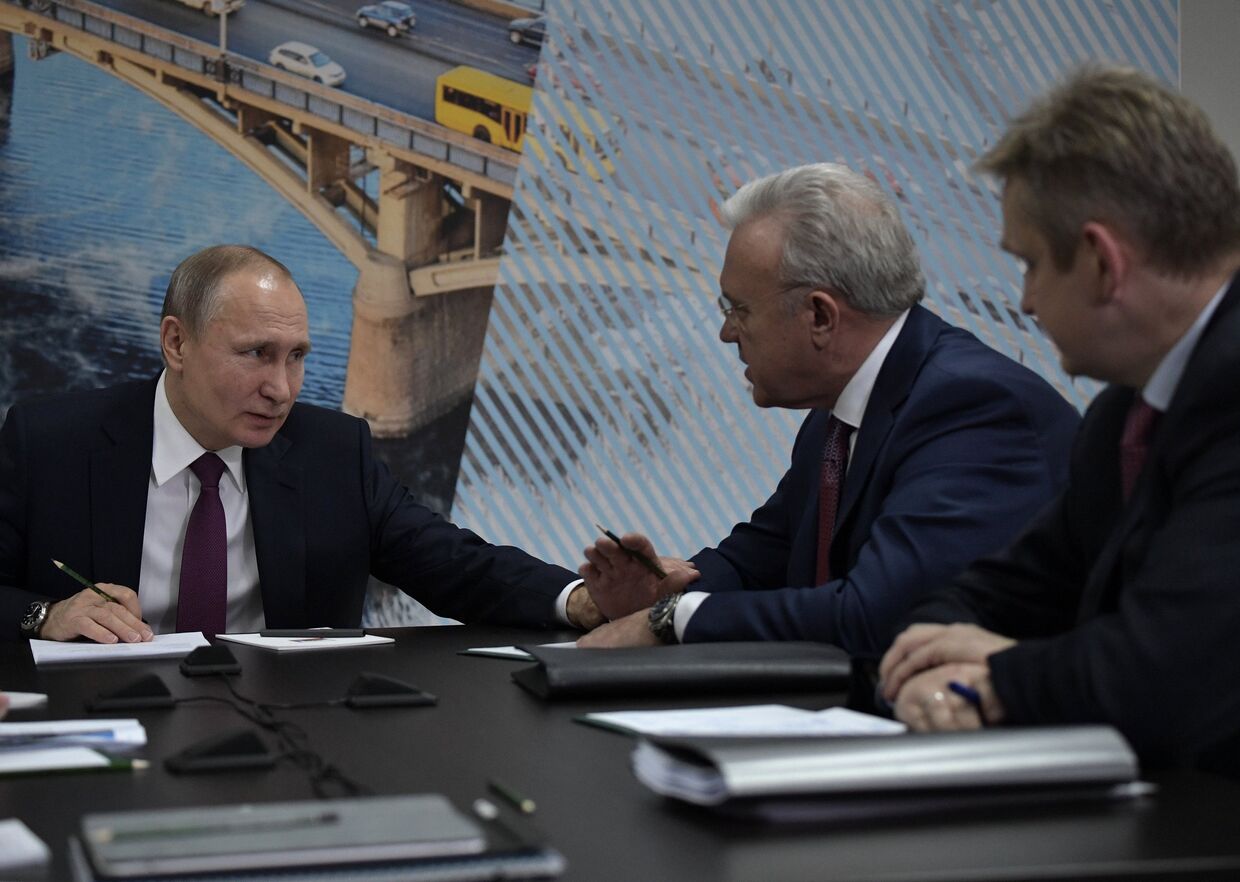 Президент РФ Владимир Путин во время встречи по вопросам экологической ситуации в Красноярском крае. 7 февраля 2018