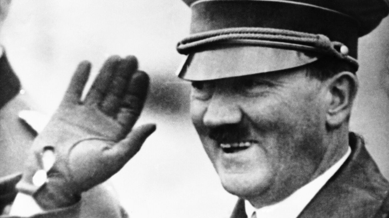 Канцлер Германии Адольф Гитлер в феврале 1937 года