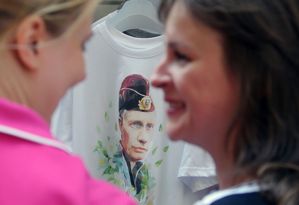Старт продаж футболок с изображением Владимира Путина в ГУМе