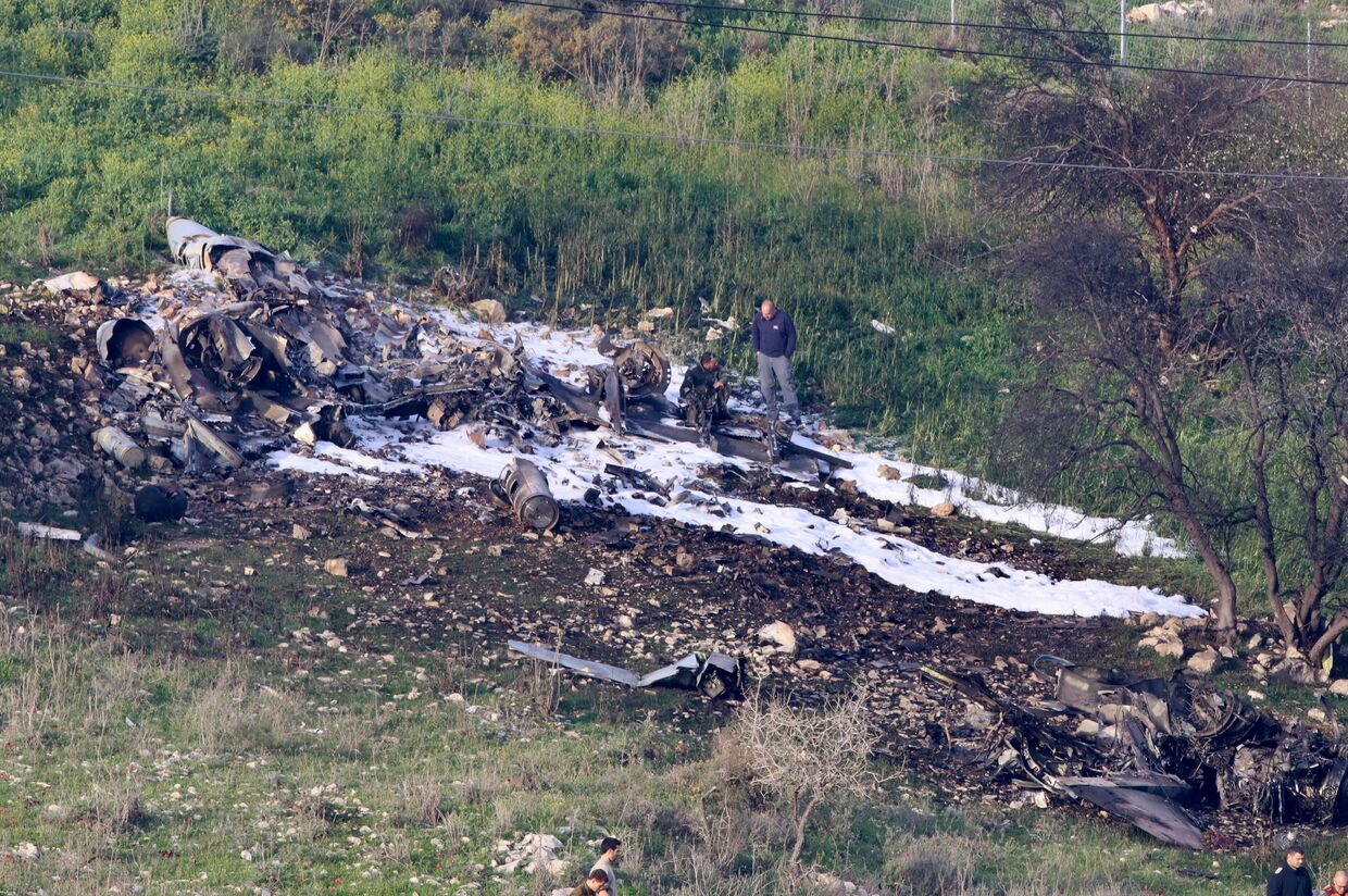 На месте крушения израильского истребителя F-16, участвовавшего в налете на Сирию. 10 февраля 2018