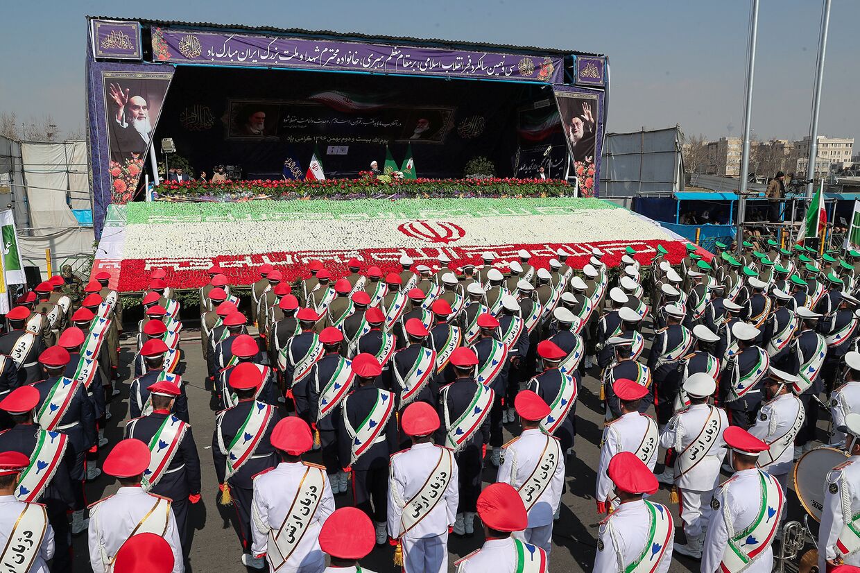 Парад в честь годовщины исламской революции 1979 года в Тегеране