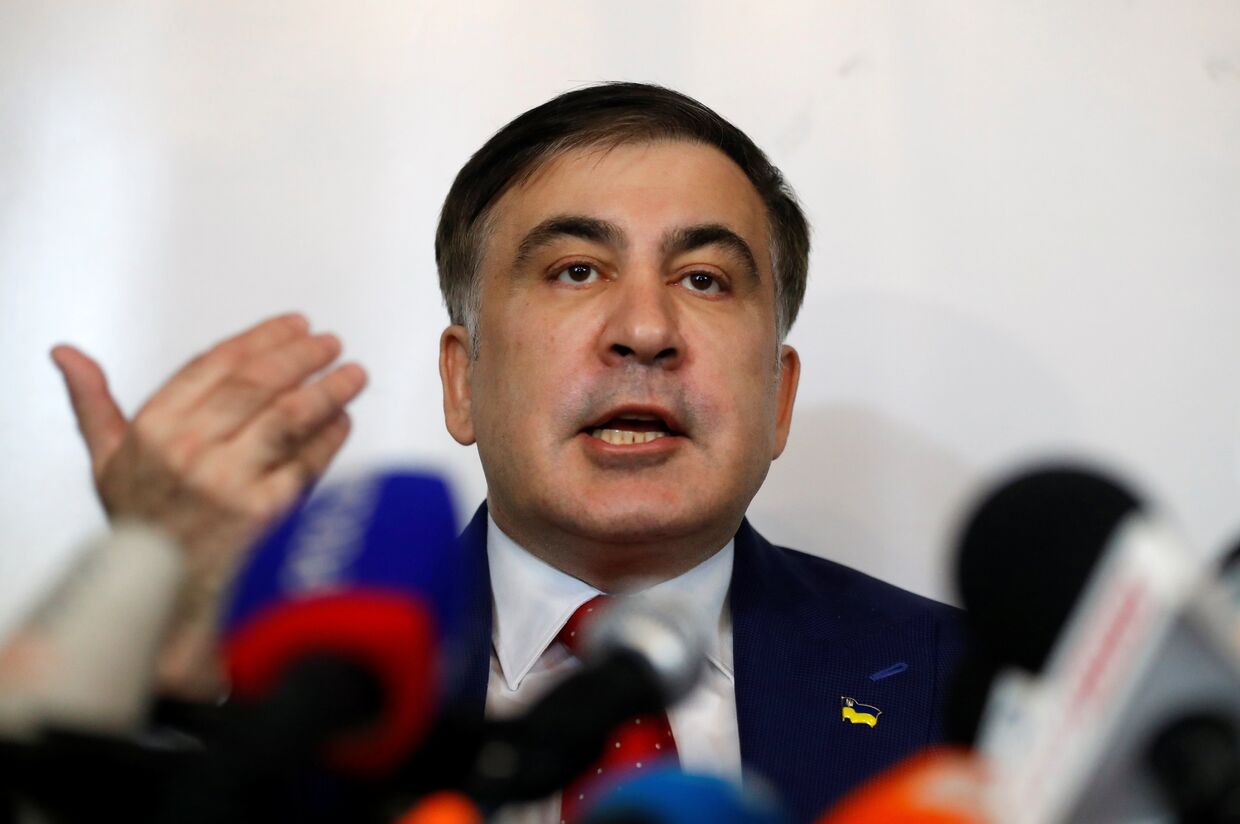 Михаил Саакашвили выступает на пресс-конференции в Варшаве