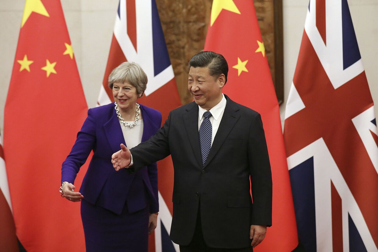 Председатель КНР Си Цзиньпин и премьер-министр Великобритании Тереза Мэй