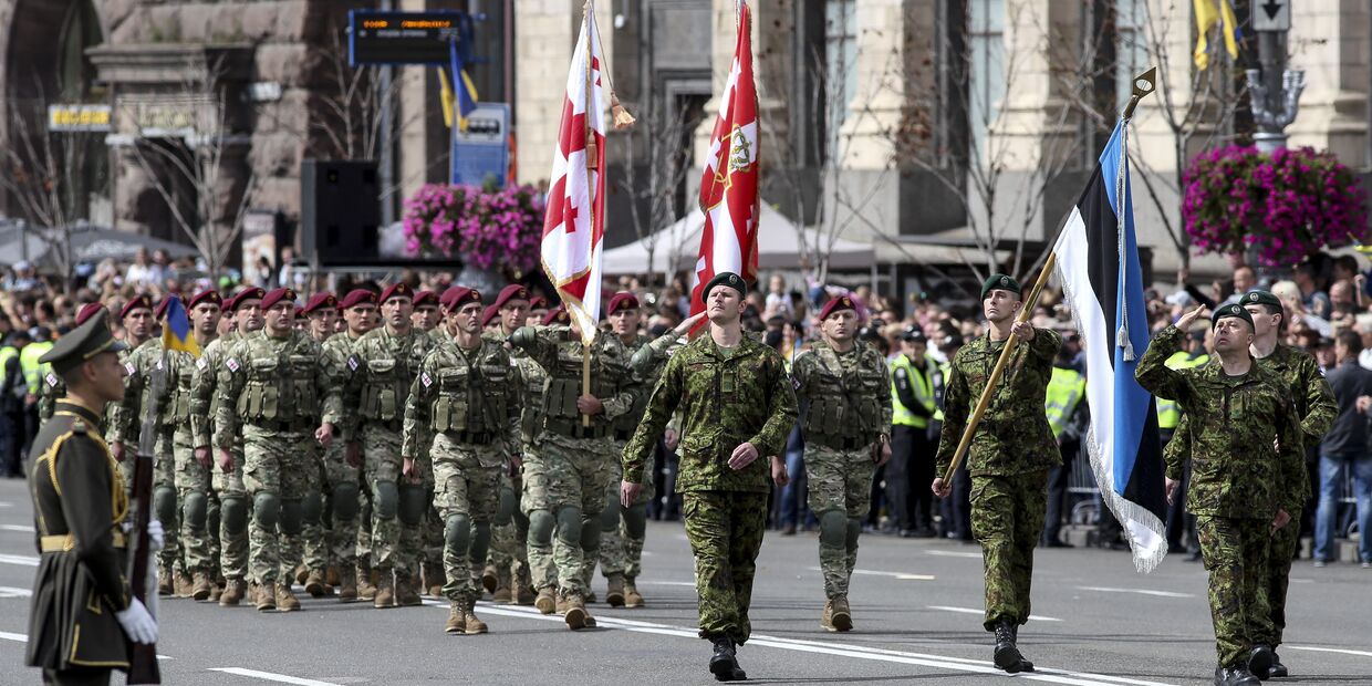 Военнослужащие стран НАТО на параде в честь Дня независимости в Киеве. 24 августа 2017