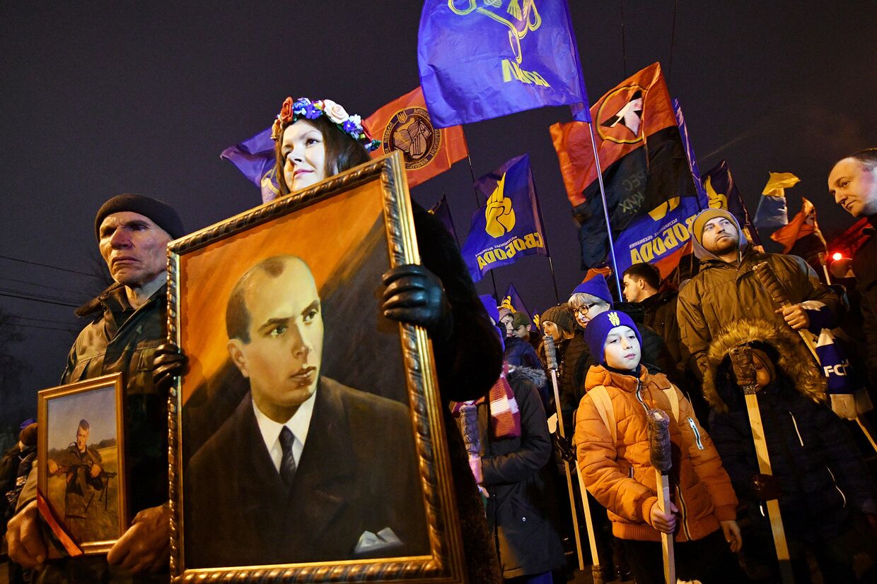 Участники марша националистов, приуроченного к 109-й годовщине со дня рождения Степана Бандеры