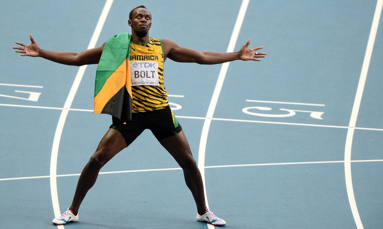Ямайский спортсмен Усэйн Болт после финального забега на 200 м среди мужчин
