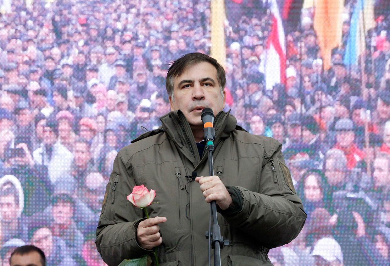Михаил Саакашвили во время митинга у здания Верховной рады в Киеве. 7 ноября 2017