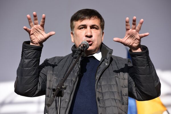 Бывший президент Грузии, экс-губернатор Одесской области Михаил Саакашвили выступает на вече у здания Верховной рады в Киеве. 22 октября 2017 Бывший президент Грузии, экс-губернатор Одесской области Михаил Саакашвили выступает на вече у здания Верховной рады в Киеве. 22 октября 2017