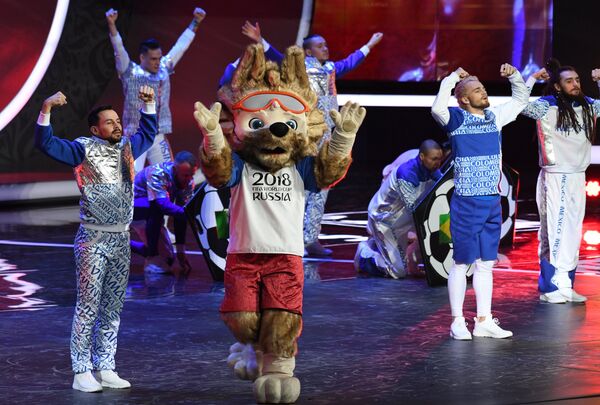 Официальный талисман чемпионата мира по футболу 2018 волк Забивака на официальной жеребьевке чемпионата мира по футболу 2018 Официальный талисман чемпионата мира по футболу 2018 волк Забивака на официальной жеребьевке чемпионата мира по футболу 2018