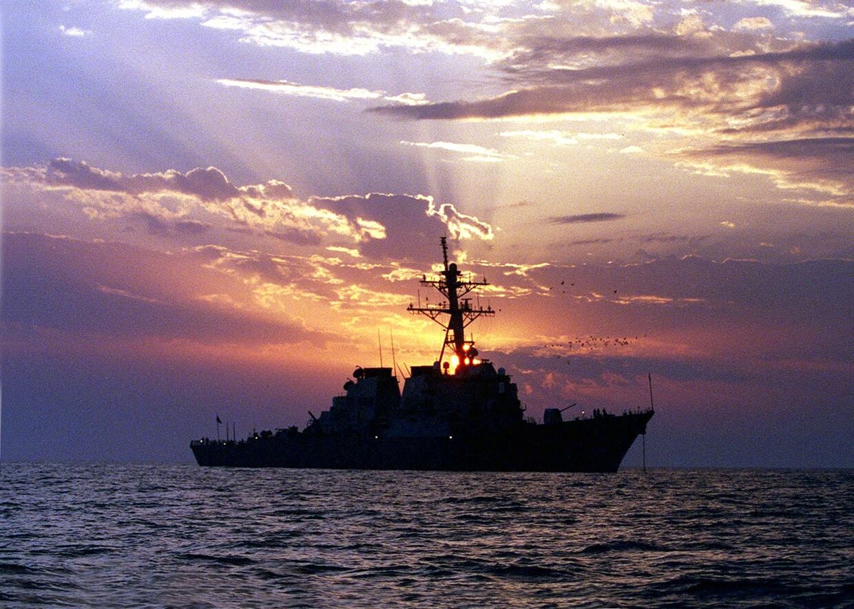 Эсминец ВМС США USS Carney в водах Персидского залива