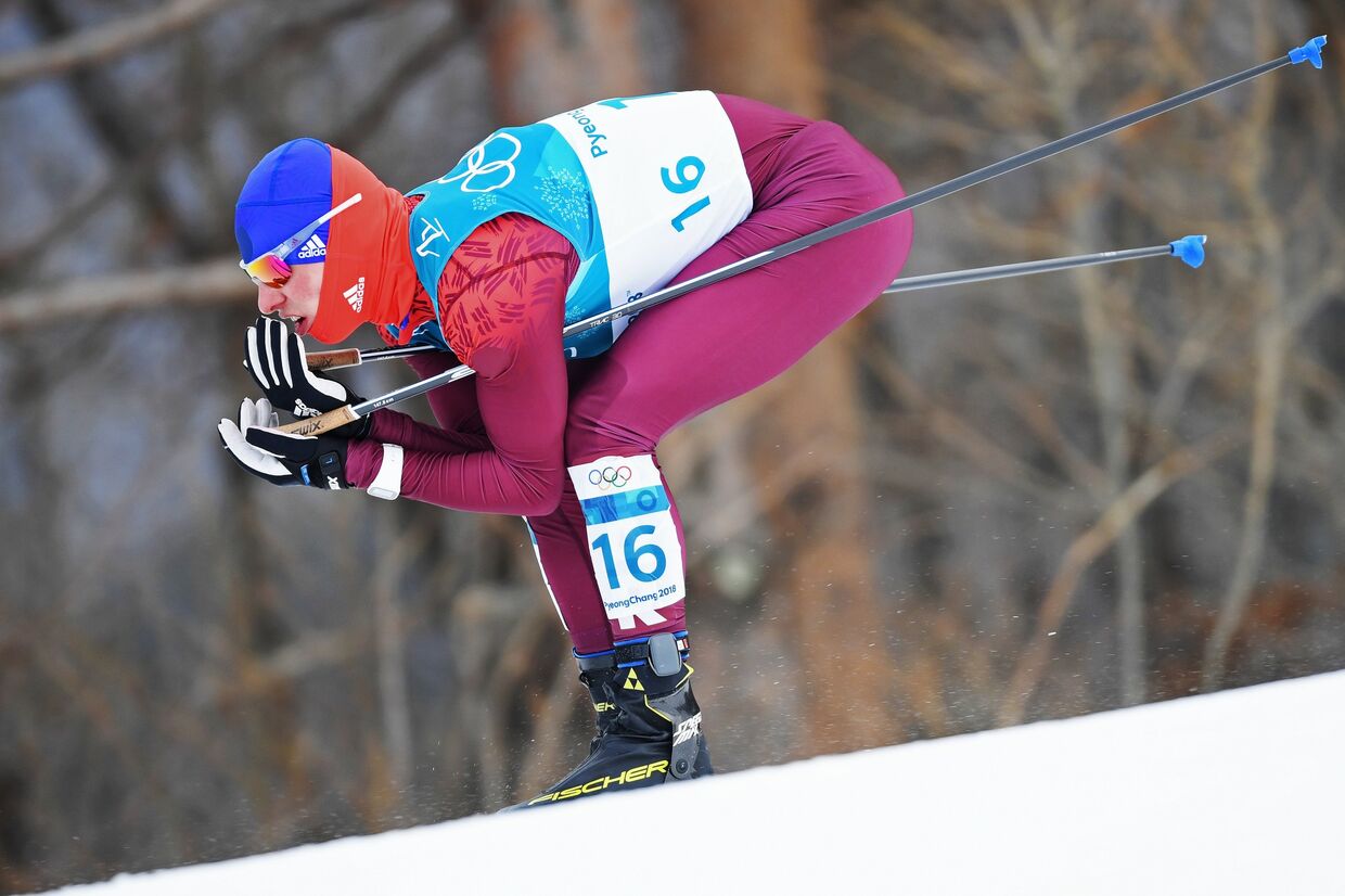 Российский спортсмен Денис Спицов на дистанции скиатлона среди мужчин в соревнованиях по лыжным гонкам на XXIII зимних Олимпийских играх в Пхенчхане. 11 февраля 2018