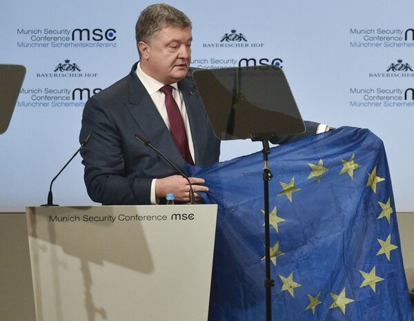 Украинский президент Петр Порошенко во время выступления на Мюнхенской конференции по безопасности. 16 февраля 2018 Украинский президент Петр Порошенко во время выступления на Мюнхенской конференции по безопасности. 16 февраля 2018