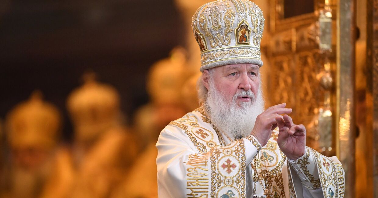 Патриарх Московский и всея Руси Кирилл во время богослужения