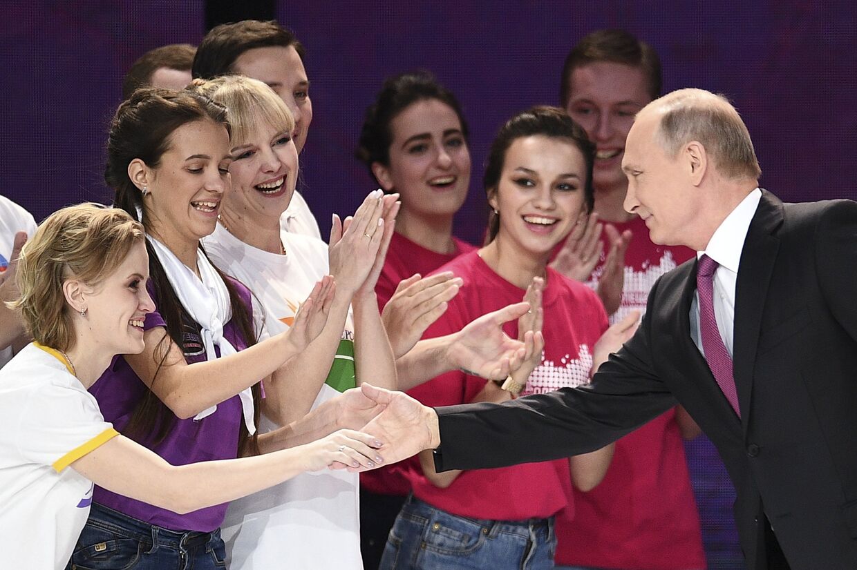 Президент РФ Владимир Путин на церемонии вручения премии Доброволец России - 2017