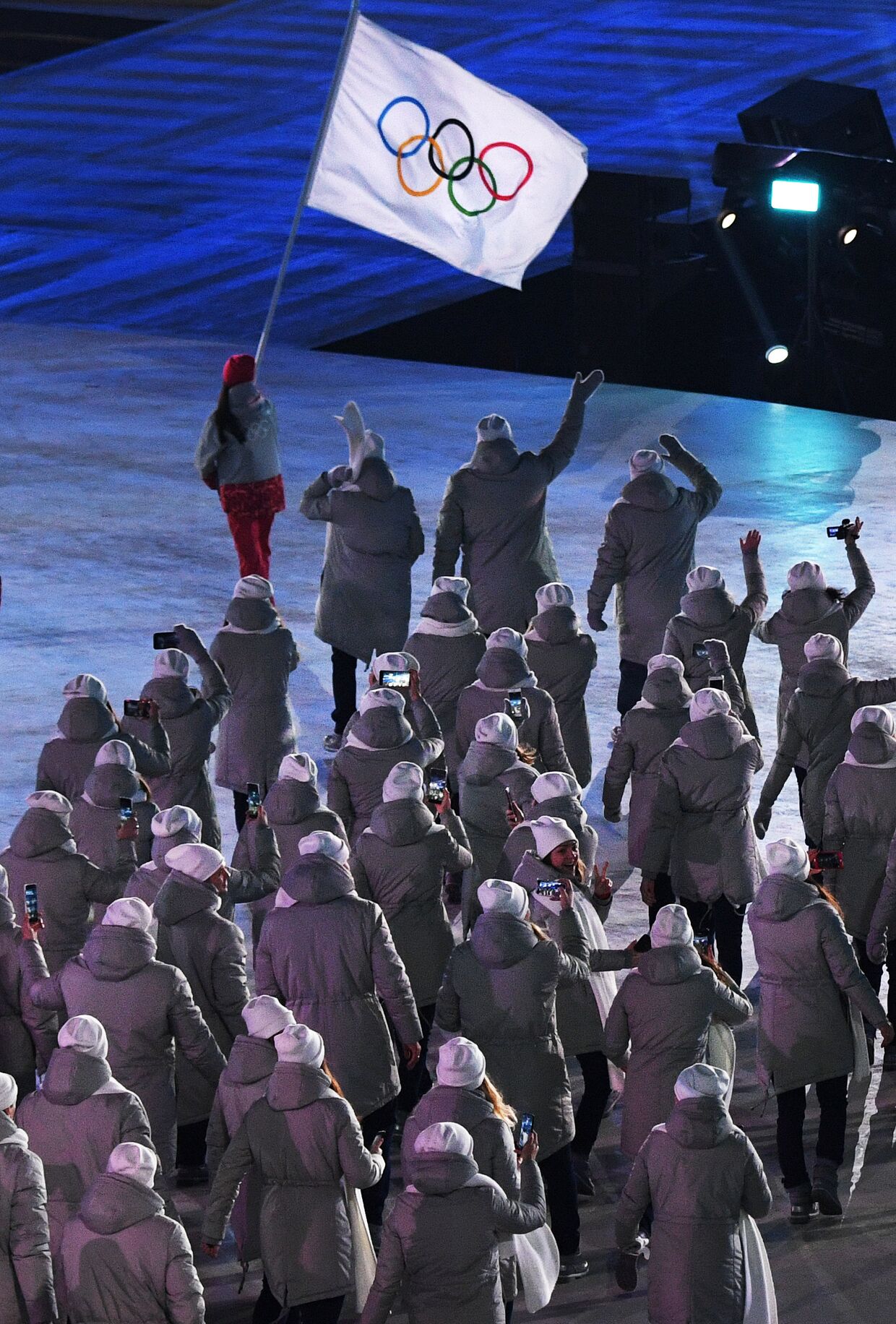 Олимпийские атлеты из России на церемонии открытия XXIII зимних Олимпийских игр в Пхенчхане.