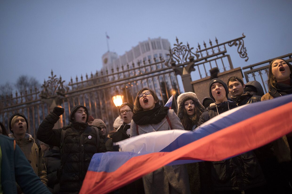 Акция протеста перед зданием правительства России в Москве
