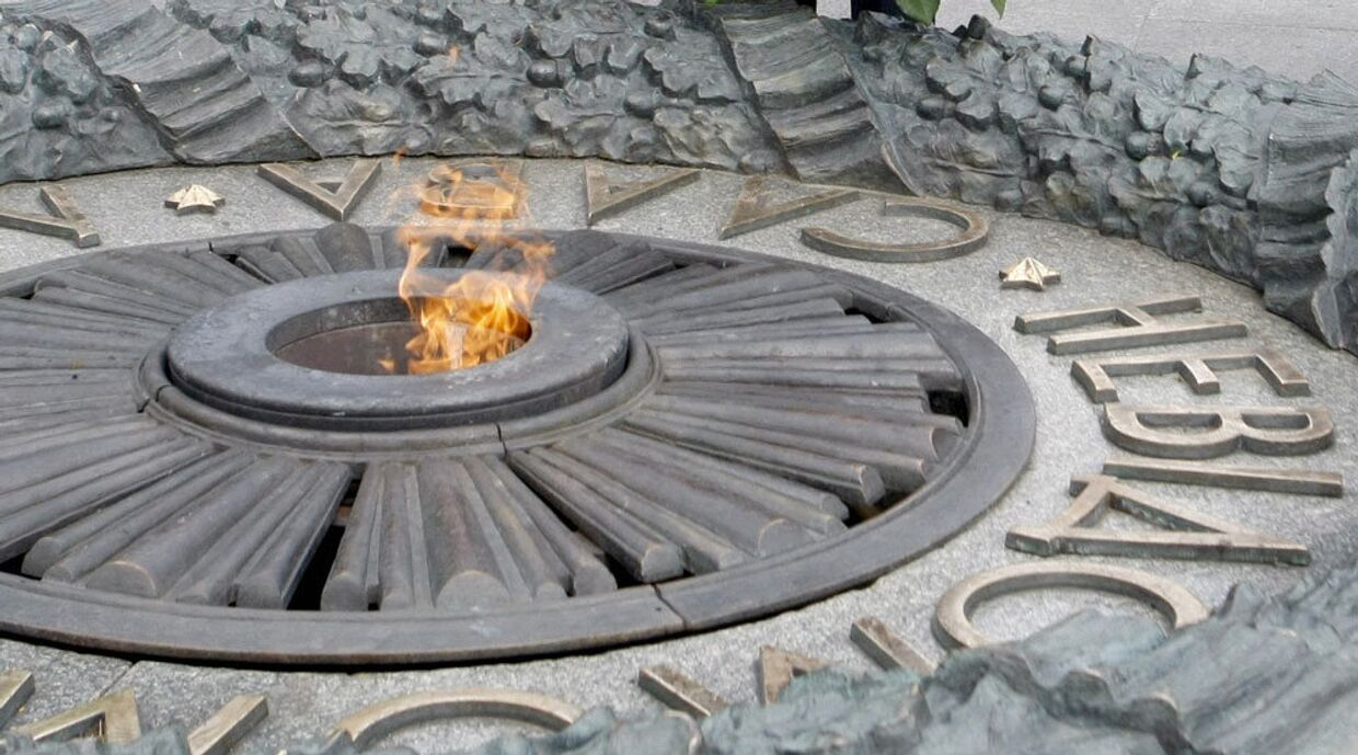 Вечный огонь в киевском парке Славы