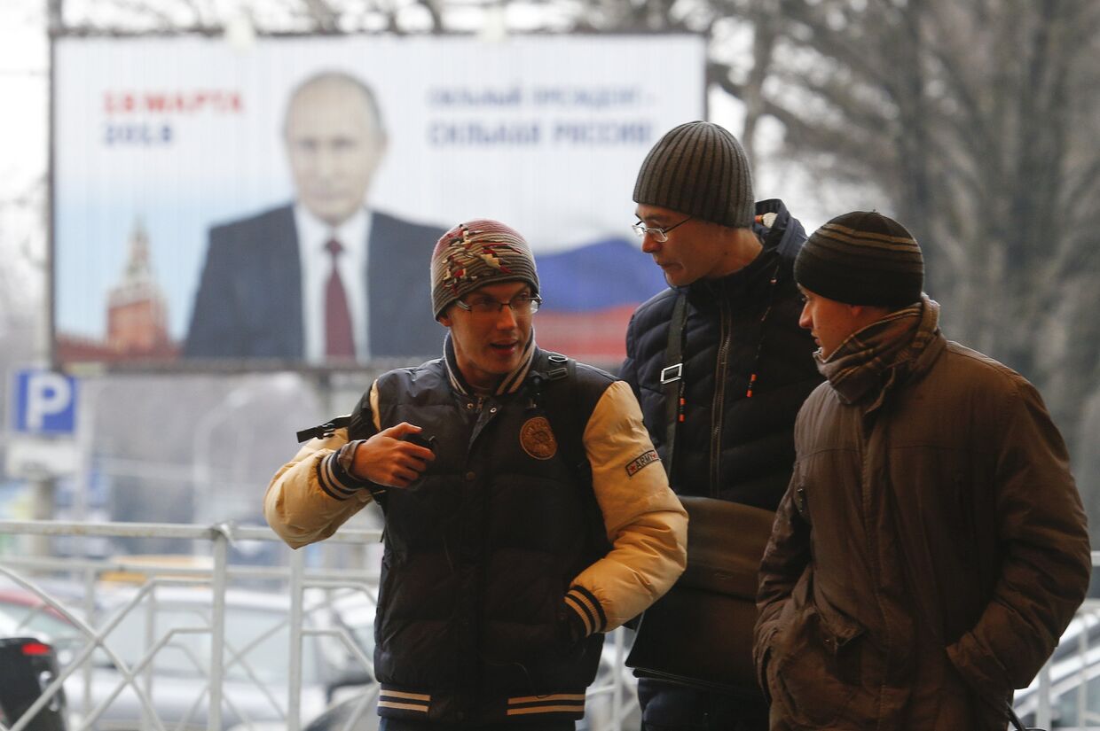 Предвыборный баннер в поддержку действующего президента РФ Владимира Путина в Ставрополе