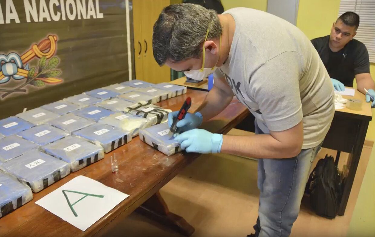 Кокаин, который был найден в посольстве России в Буэнос-Айресе, Аргентина