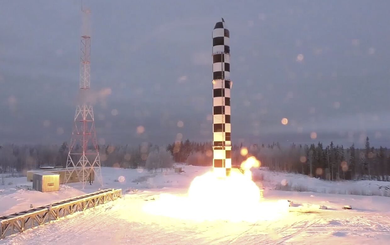 Старт новой российской межконтинентальной баллистической ракеты