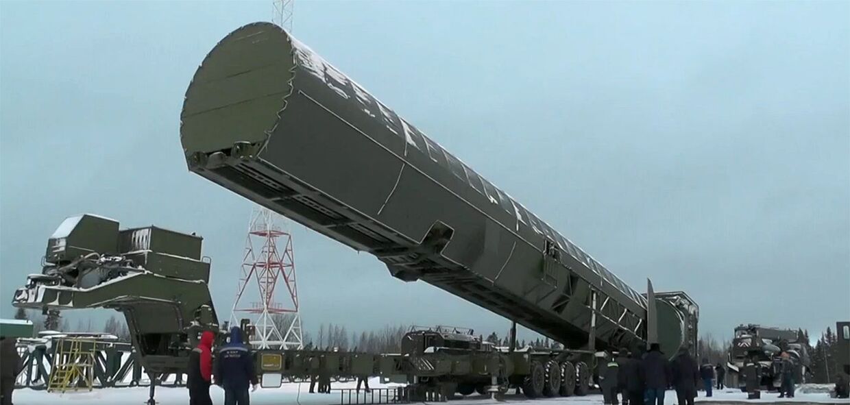 Демонстрация испытаний ракетного комплекса стратегического назначения Сармат во время послания президента РФ Владимира Путина Федеральному собранию