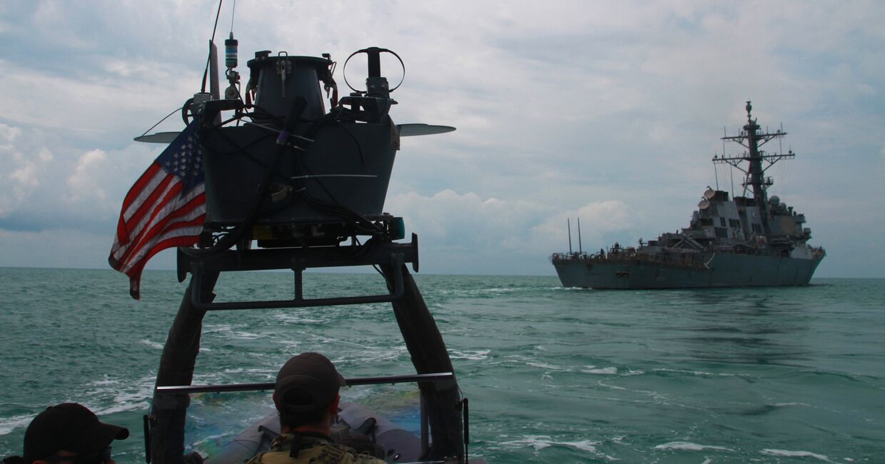Эсминец ВМС США USS Carney во время учений в Черном море