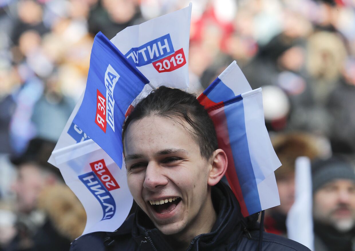 Участник митинга в поддержку кандидата в президенты РФ Владимира Путина «За сильную Россию!»