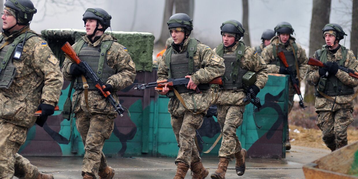Украинские военнослужащие во время боевых учений на Яворовском полигоне в Львовской области