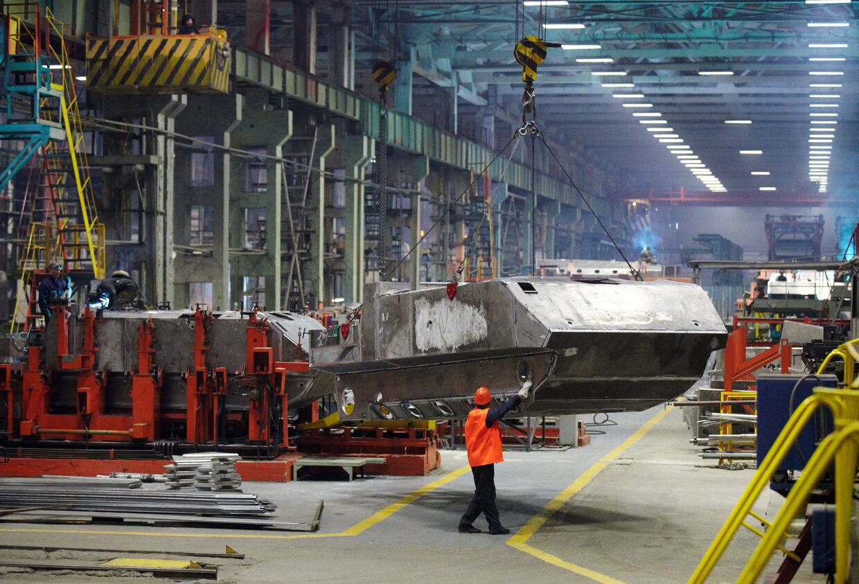 Сварка корпуса бронетранспортера БТР-МДМ Ракушка в цехе Курганского машиностроительного завода
