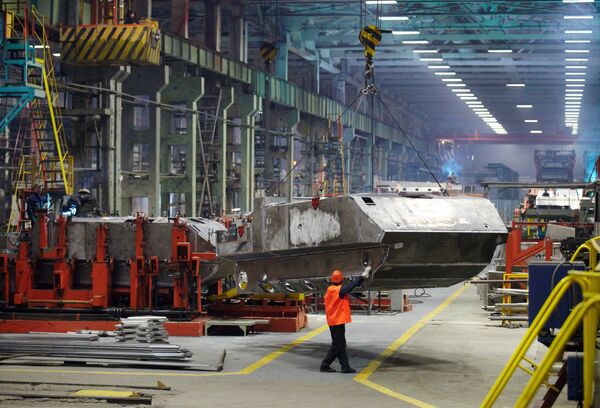 Сварка корпуса бронетранспортера БТР-МДМ Ракушка в цехе Курганского машиностроительного завода Сварка корпуса бронетранспортера БТР-МДМ Ракушка в цехе Курганского машиностроительного завода