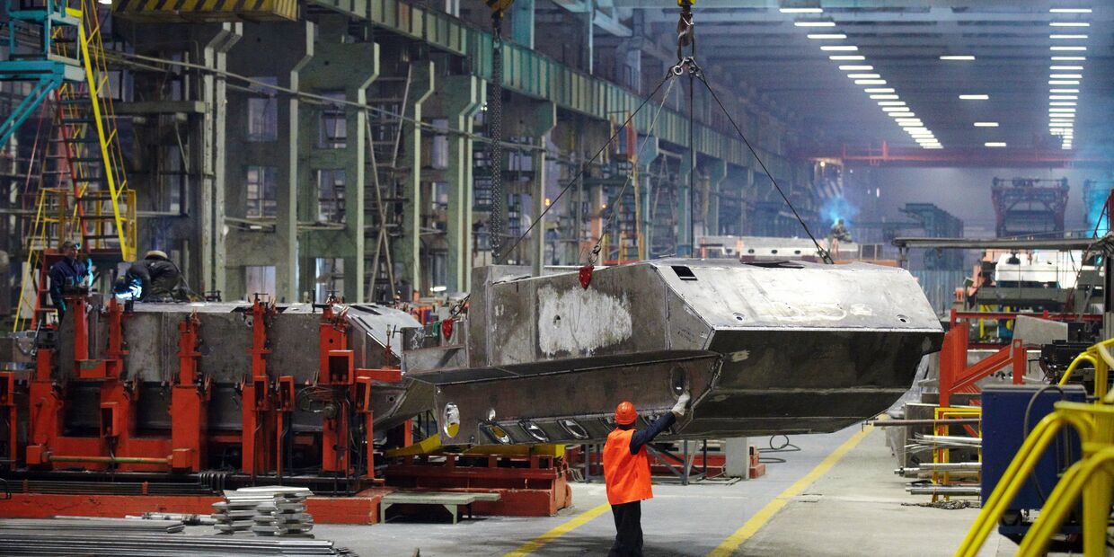 Сварка корпуса бронетранспортера БТР-МДМ Ракушка в цехе Курганского машиностроительного завода