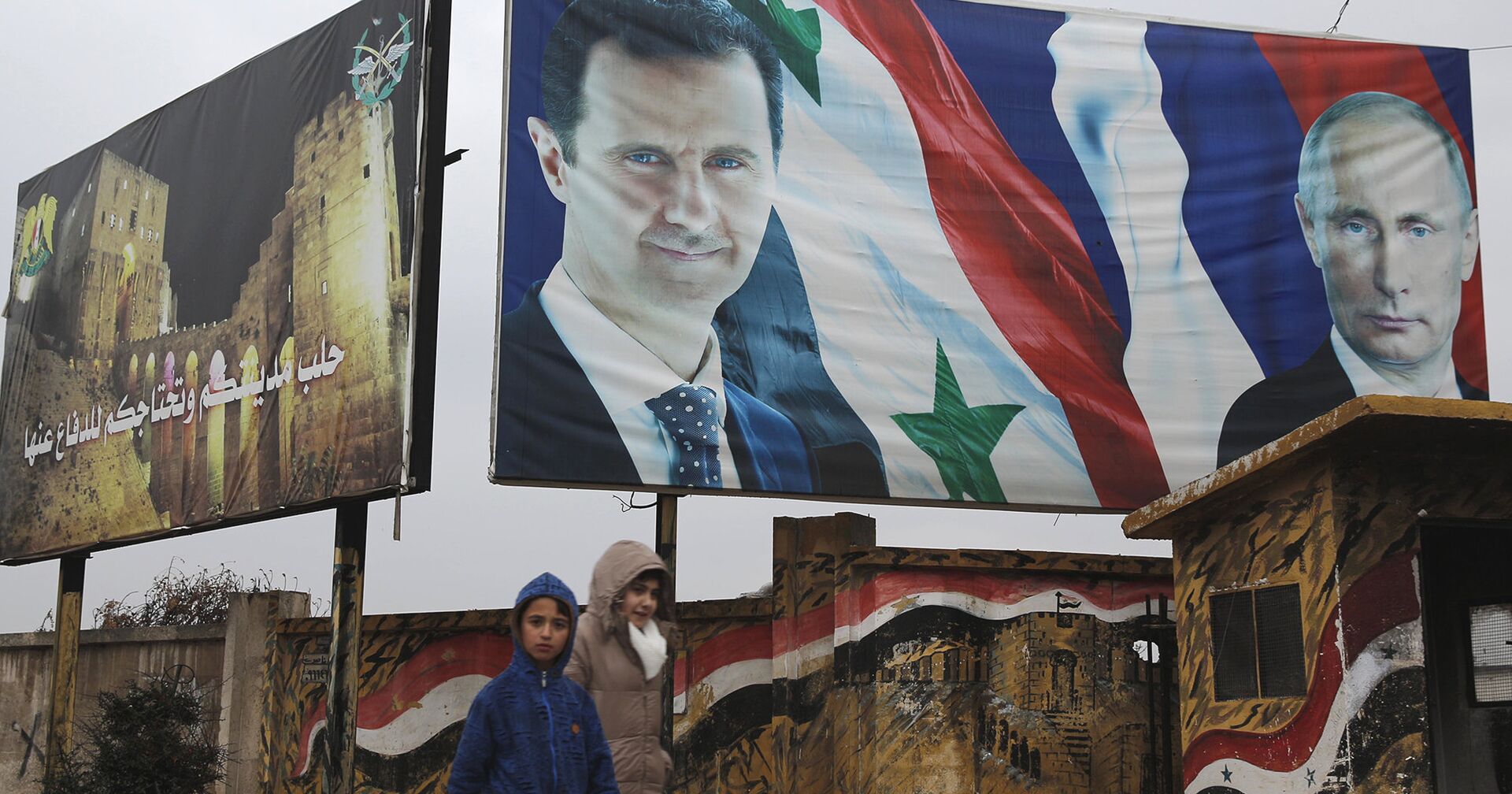 Плакаты президента Сирии Башара Асада и президента России Владимира Путина в Алеппо - ИноСМИ, 1920, 15.03.2021