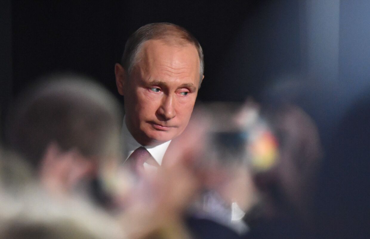 Президент РФ Владимир Путин перед началом ежегодной большой пресс-конференции