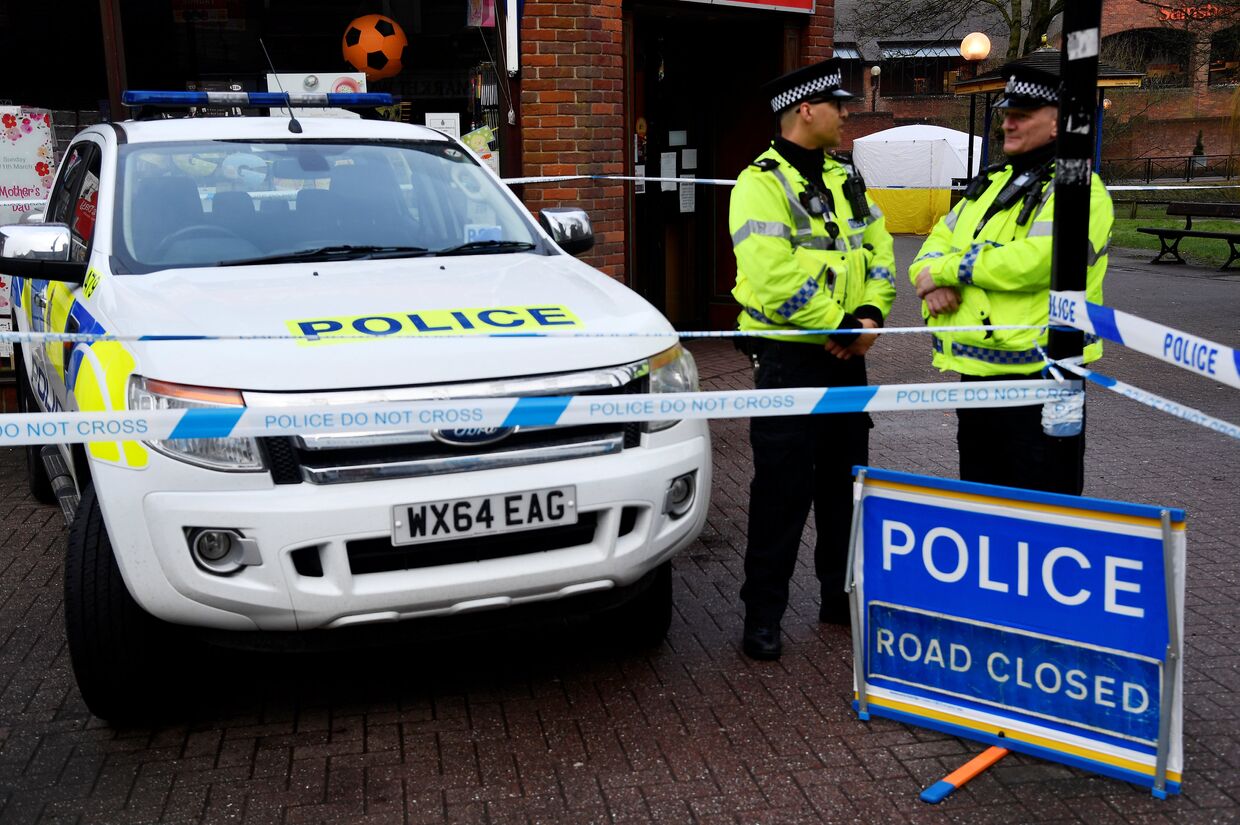 Сотрудники полиции на места обнаружения Сергея Скрипаля в Солсбери, Великобритания