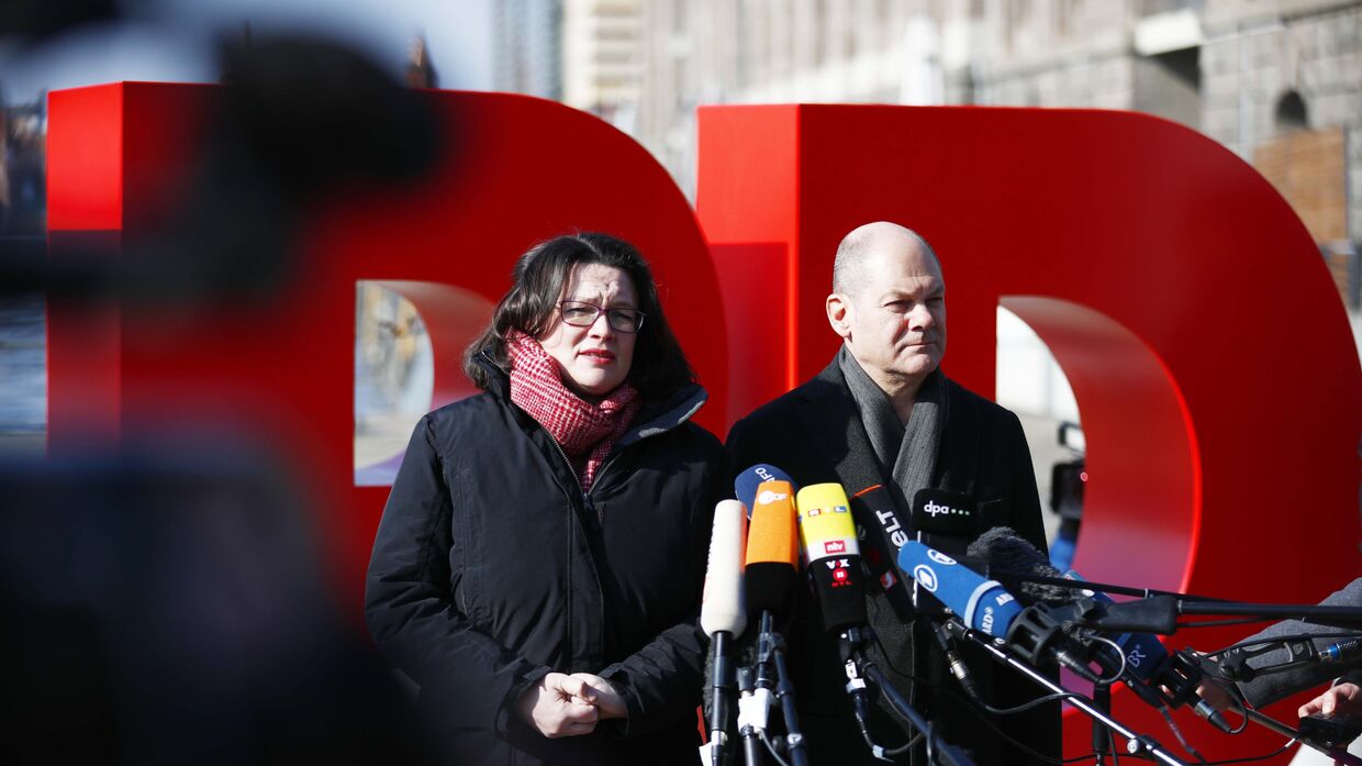 Андреа Нахлес и Олаф Шольц из СДПГ в Берлине