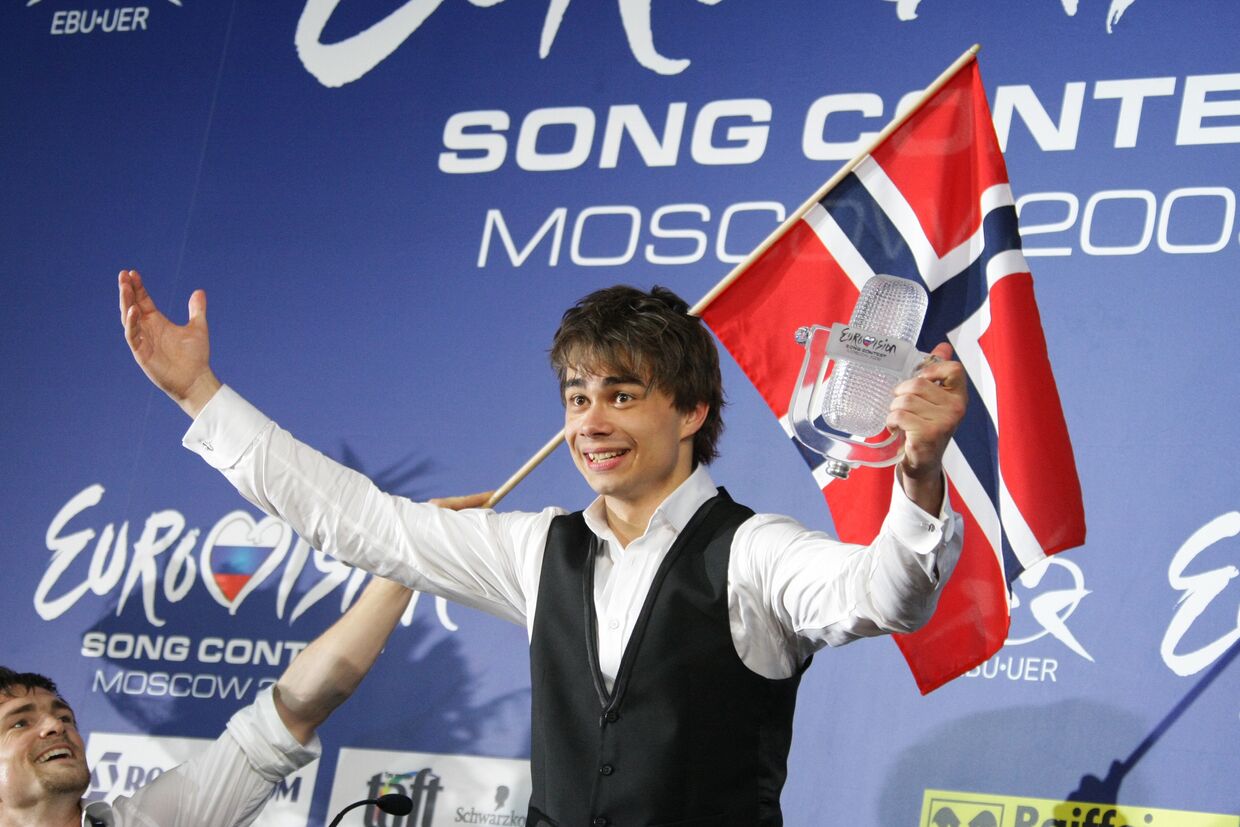 Победитель конкурса Евровидение-2009 Александр Рыбак в СК Олимпийский