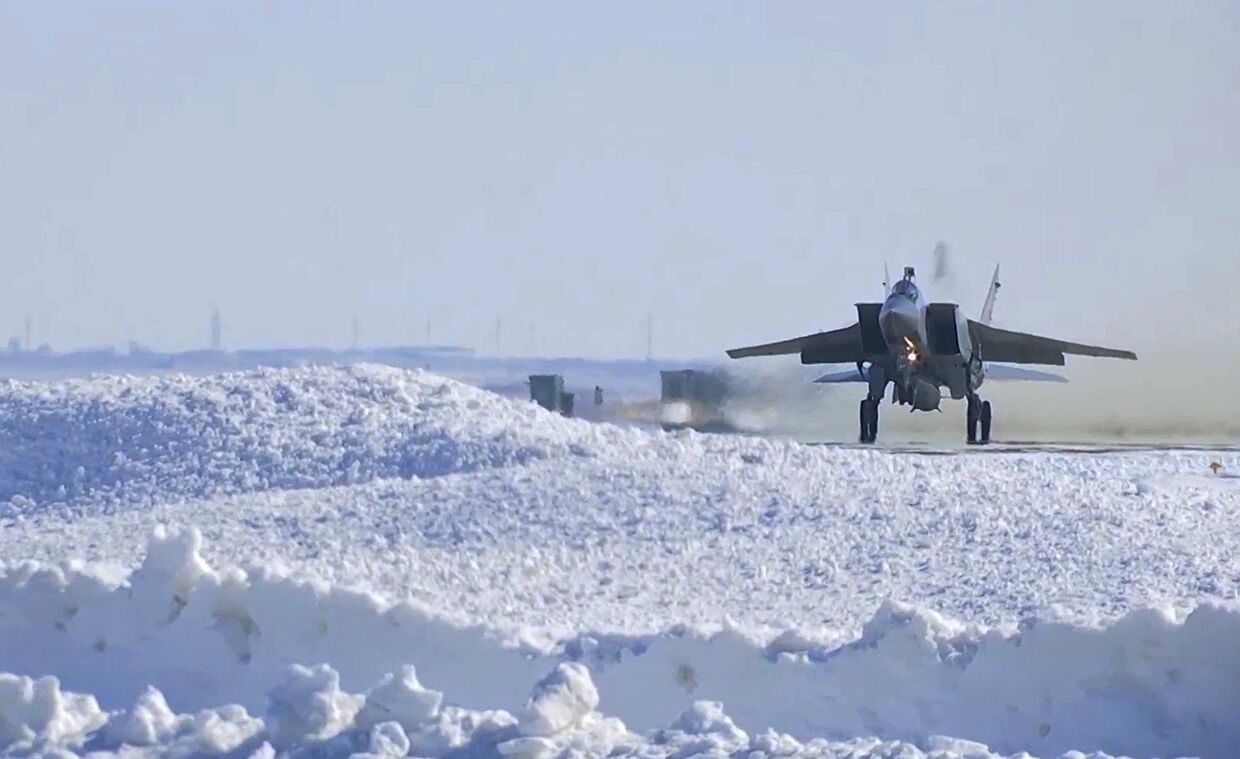 МиГ-31 ВКС провел учебный пуск гиперзвуковой ракеты Кинжал