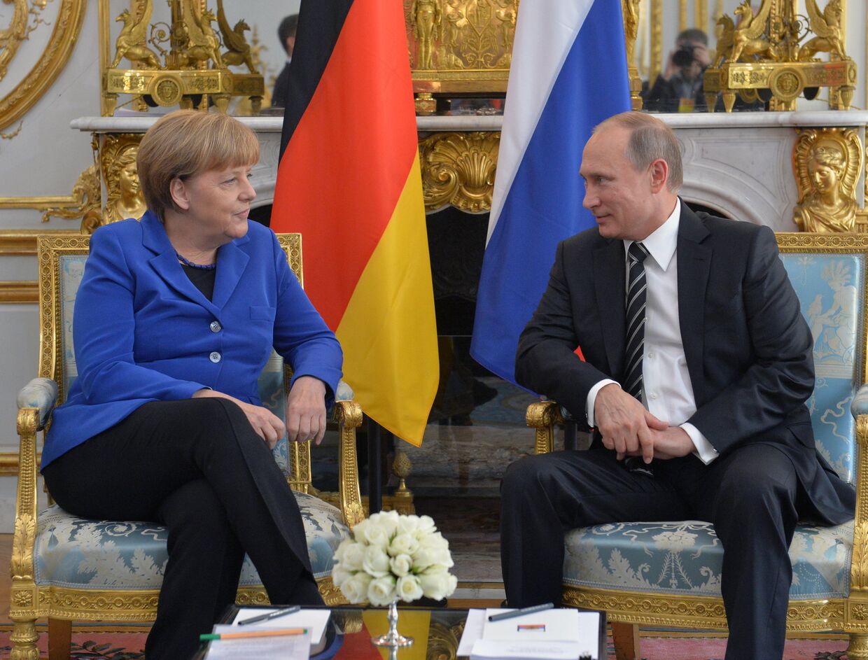 Президент России Владимир Путин и канцлер Федеративной Республики Германия Ангела Меркель во время встречи