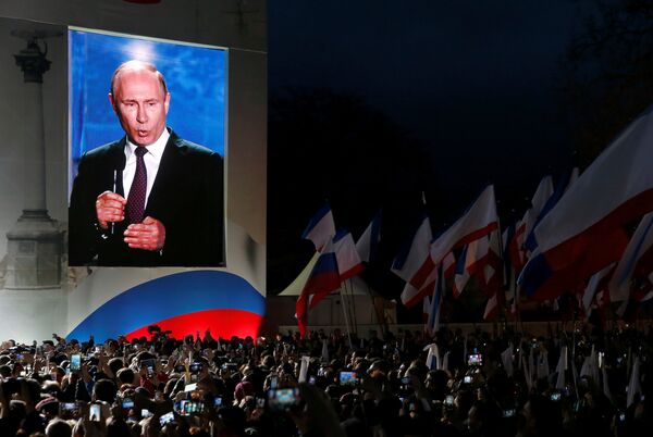 Президент России Владимир Путин выступает на концерте-митинге в Севастополе Президент России Владимир Путин выступает на концерте-митинге в Севастополе