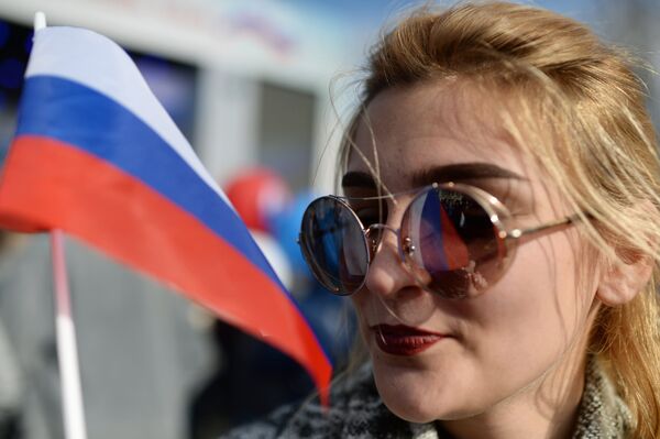 Девушка на митинге в Севастополе в честь годовщины воссоединения Крыма с Россией. 14 марта 2018 Девушка на митинге в Севастополе в честь годовщины воссоединения Крыма с Россией. 14 марта 2018