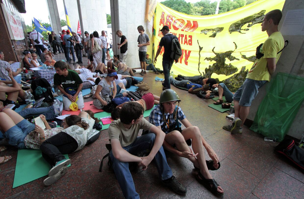 Продолжается акция против закона о статусе русского языка в Киеве