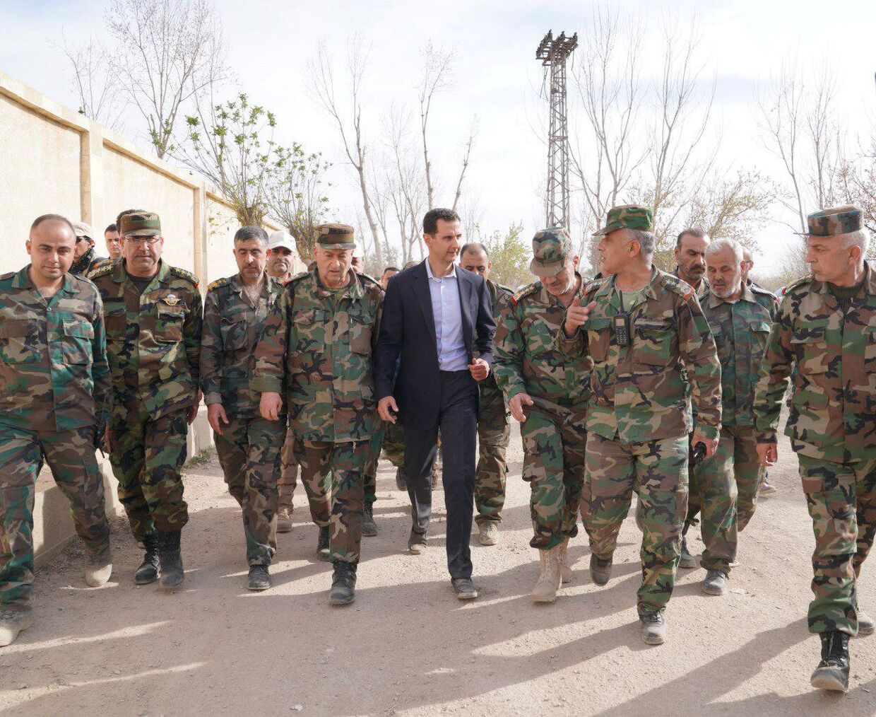 Президент Сирии Башар Асад с солдатами сирийской армии в Восточной Гуте