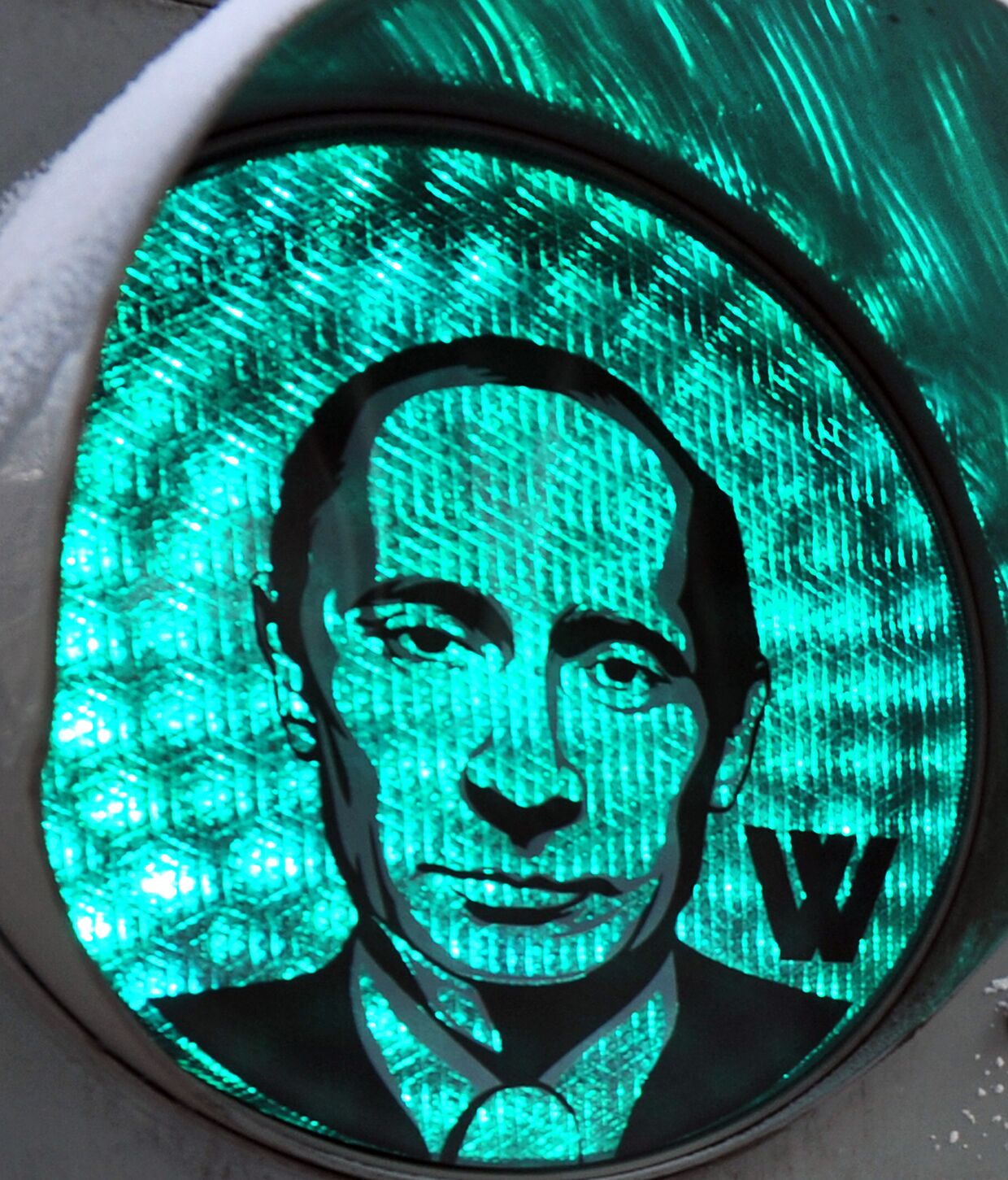 Портрет Владимира Путина на светофоре в Москве