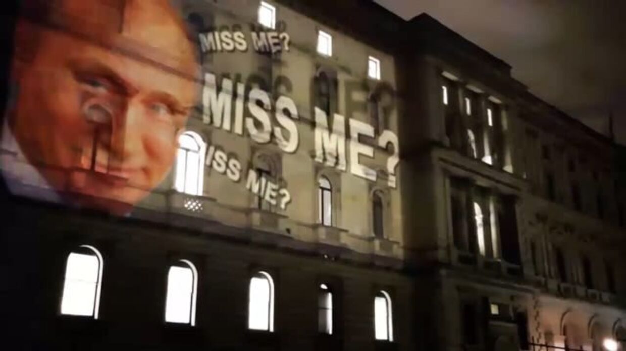 «Скучали по мне?» - изображение Путина на здании МИД Великобритании