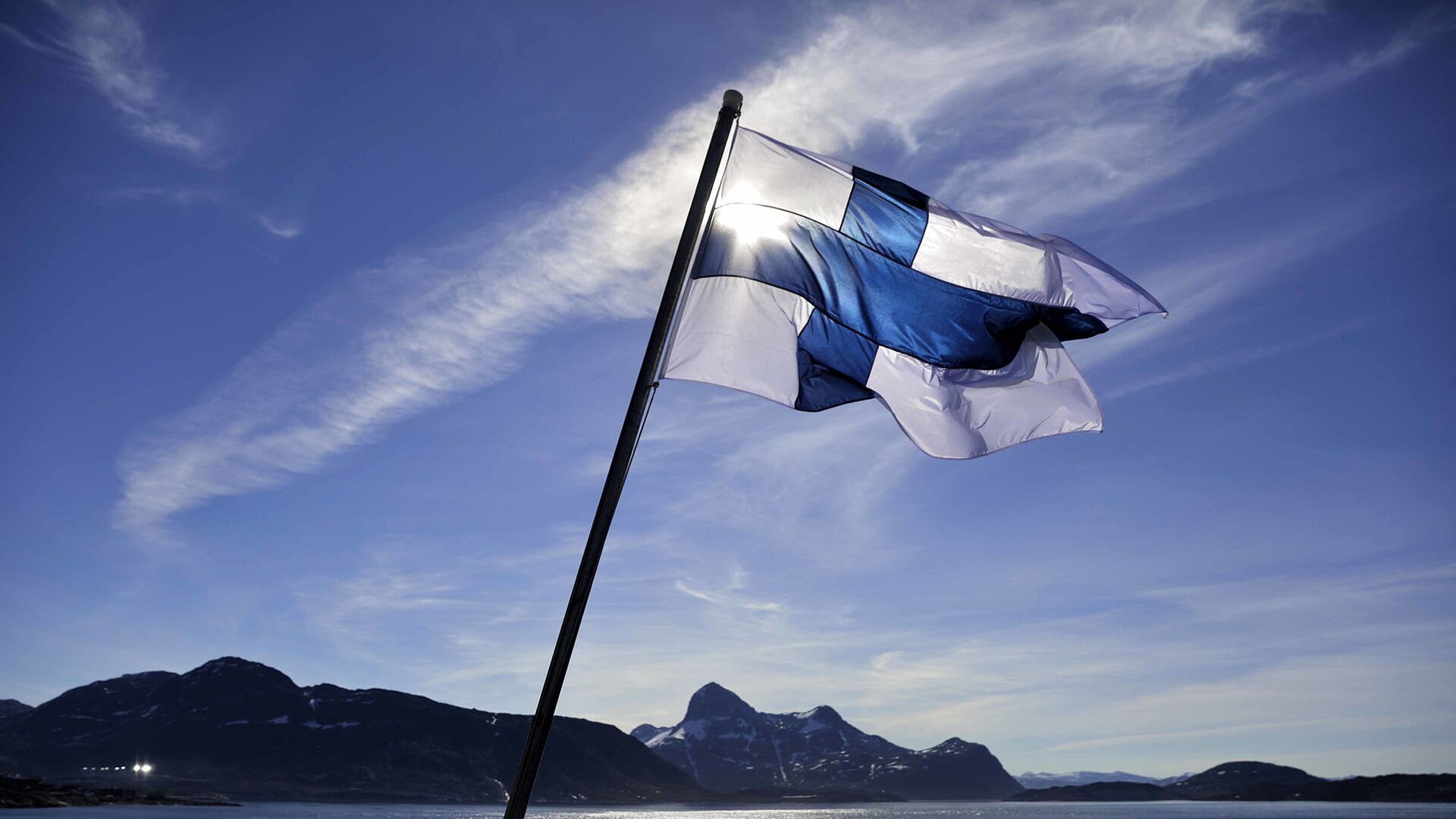 Флаг Финляндии на борту финского ледокола MSV Nordica, Гренландия - ИноСМИ, 1920, 20.05.2022